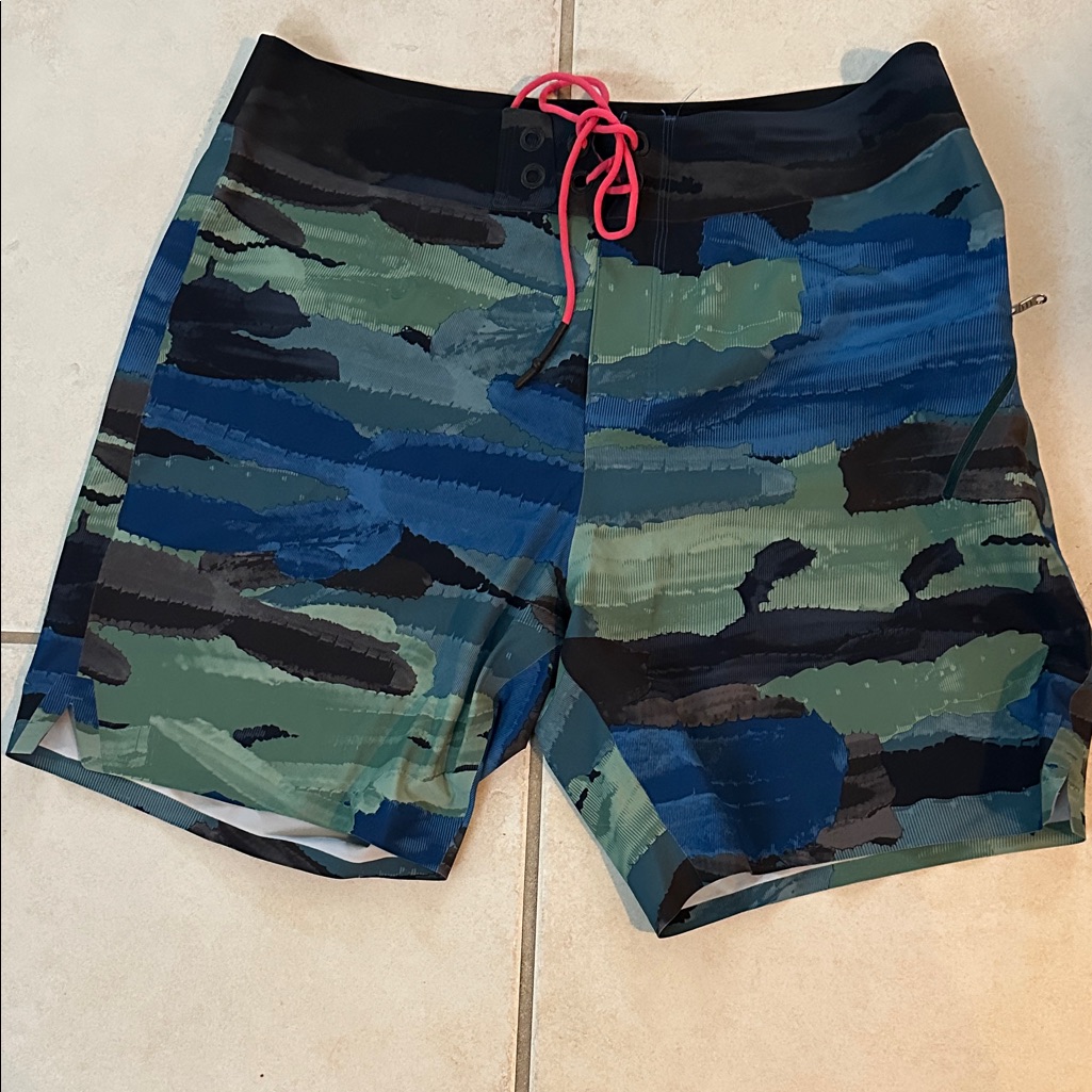 Lululemon Athletica Camouflage Board Shorts With Pink Drawstring